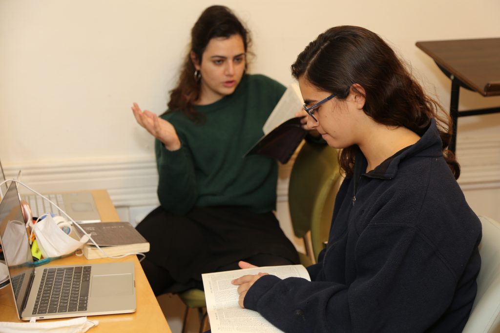 Yeshiva students learning b'chavruta